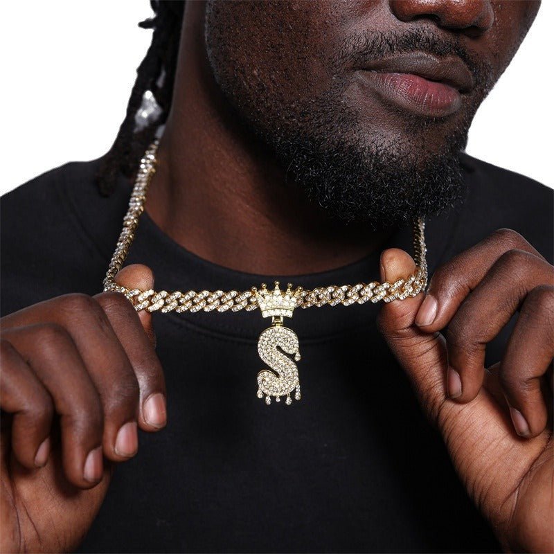 ROYAL - Pendentif Lettre avec Couronne - Or - Maison Brillance