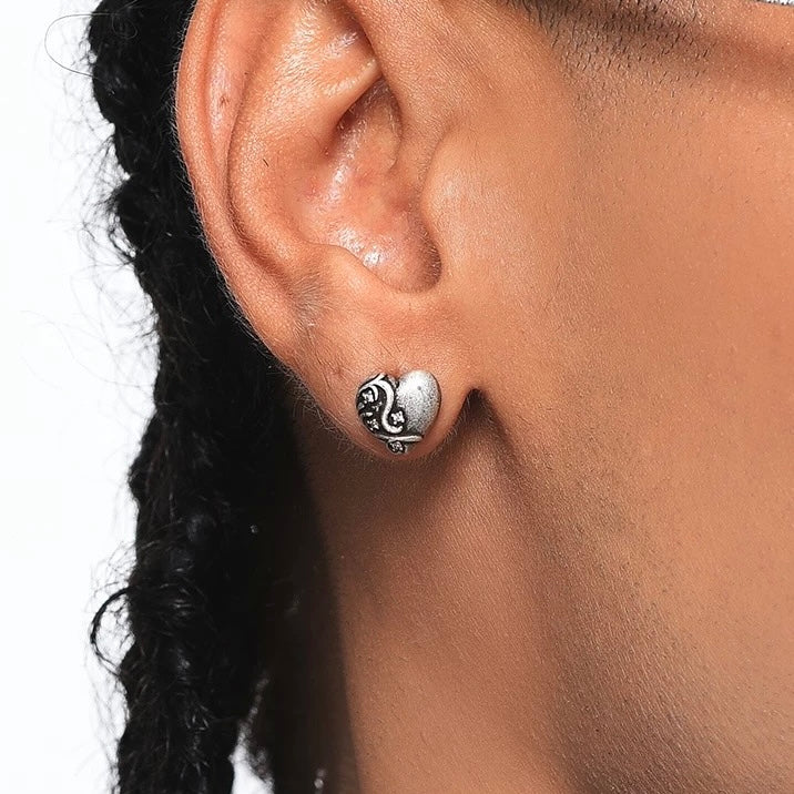 HEAVENBREAKER – Boucles d’oreilles Cœur Sculpté 10 mm en Moissanite VVS1 et Argent 925 Vieilli