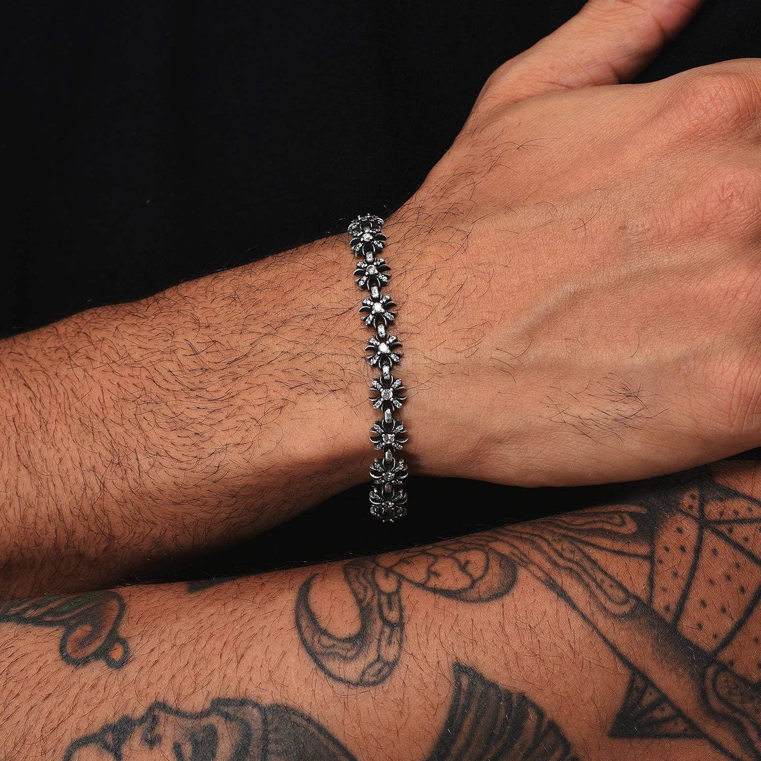 DIVINE LINK – Bracelet Croix 20 cm en Platine Vieilli