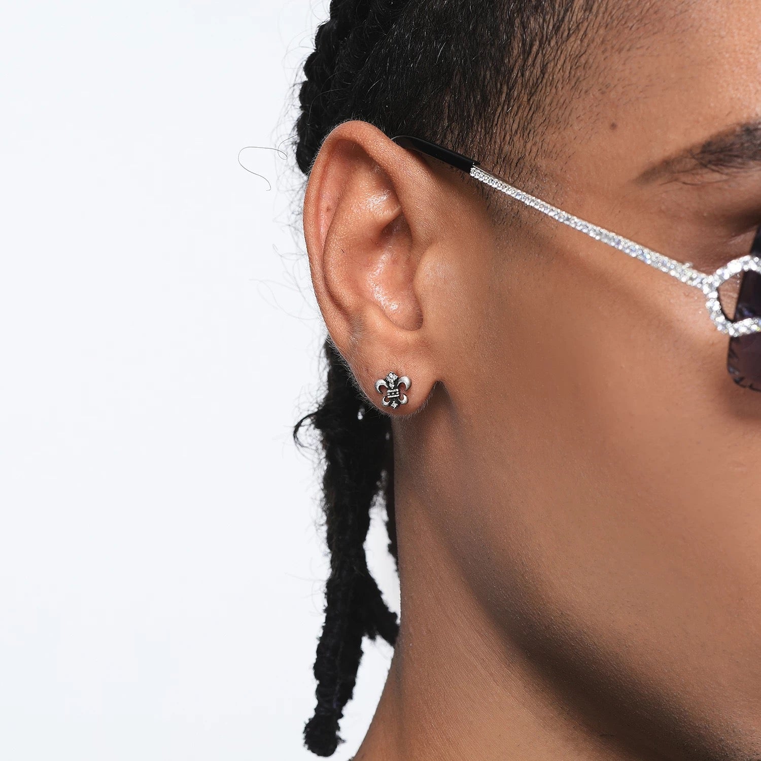 SACRED LYS – Boucles d’oreilles Fleur de Lys 9 mm en Argent 925 Vieilli