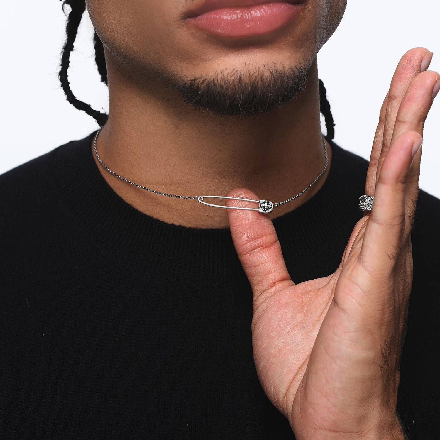 LUX OBSCURA – Collier Épingle en Moissanite VVS1 et Platine Vieilli