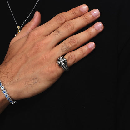 NOCTURNAL GLORY – Bague Croix en Moissanite VVS1 et Platine Vieilli