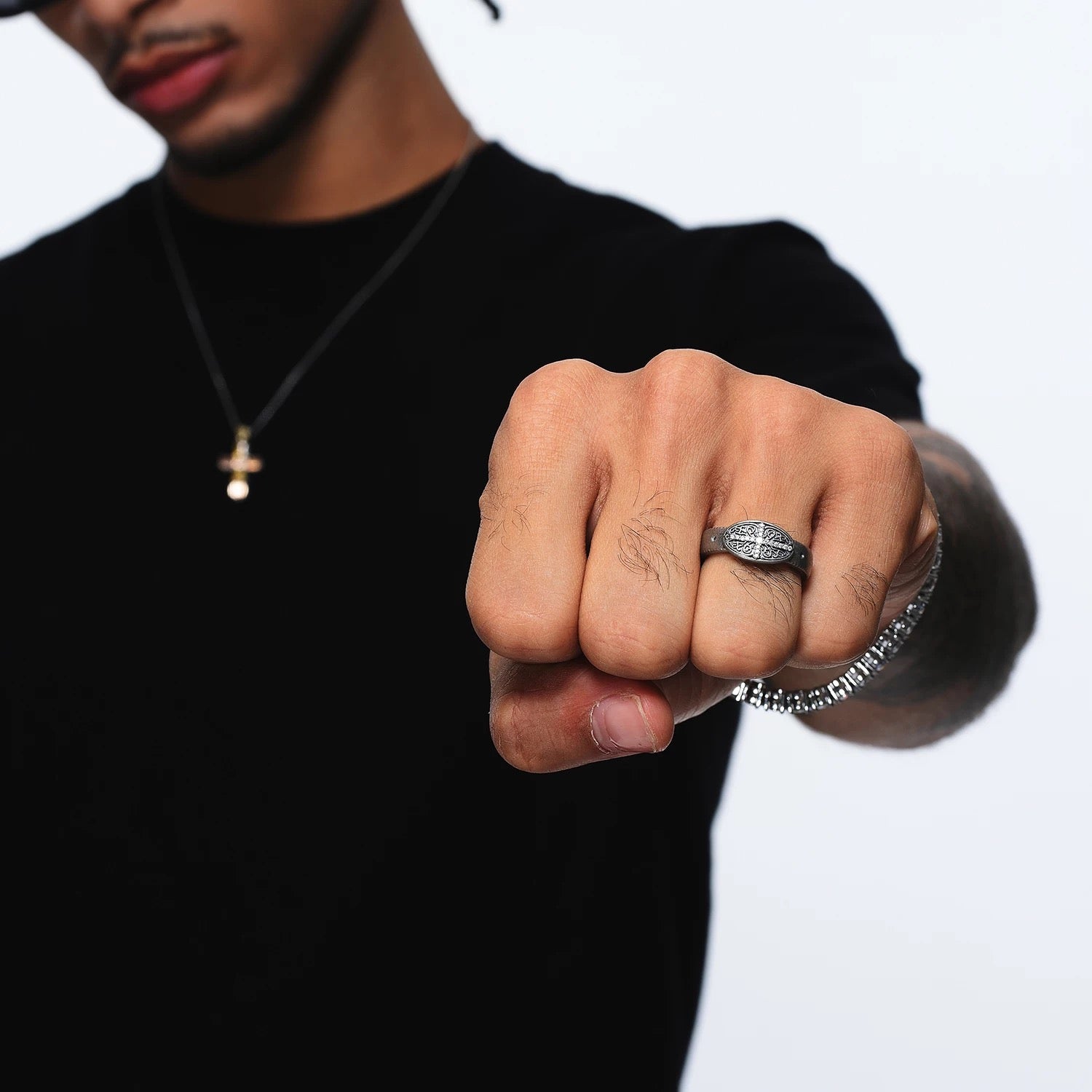 GOTH BELT – Bague Ceinture Croix en Moissanite VVS1 et Platine Vieilli