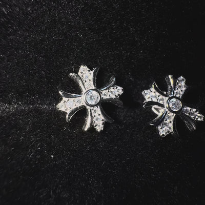 LYS GOTH – Boucles d’oreilles Croix 10 mm en Argent 925