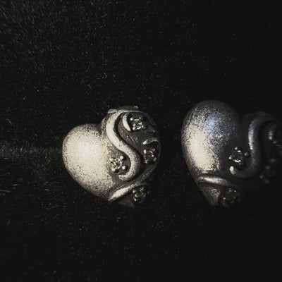 HEAVENBREAKER – Boucles d’oreilles Cœur Sculpté 10 mm en Moissanite VVS1 et Argent 925 Vieilli