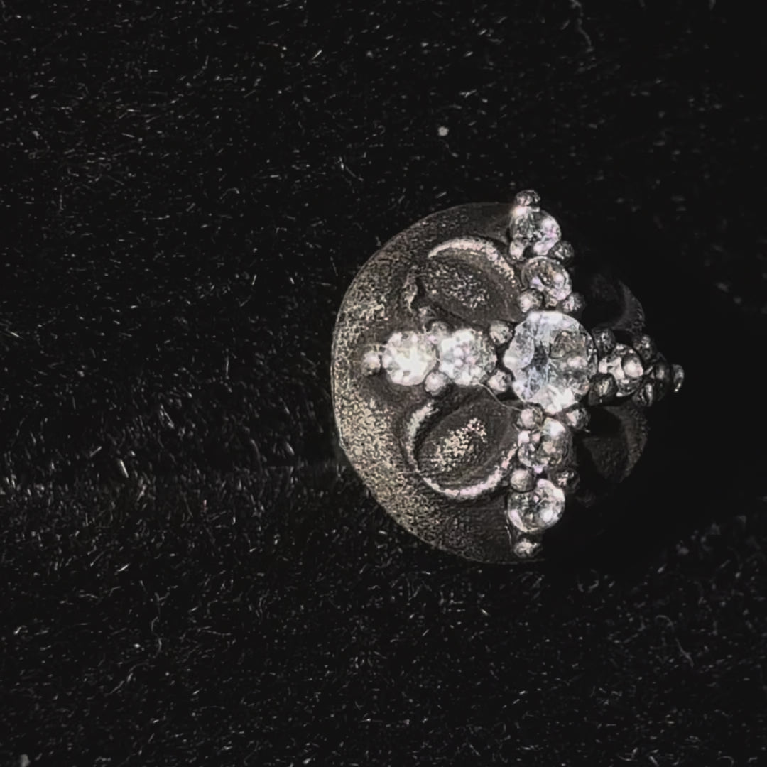 Charger la vidéo: BLACK HALO – Boucles d’oreilles Croix 10 mm en Argent 925 Vieilli